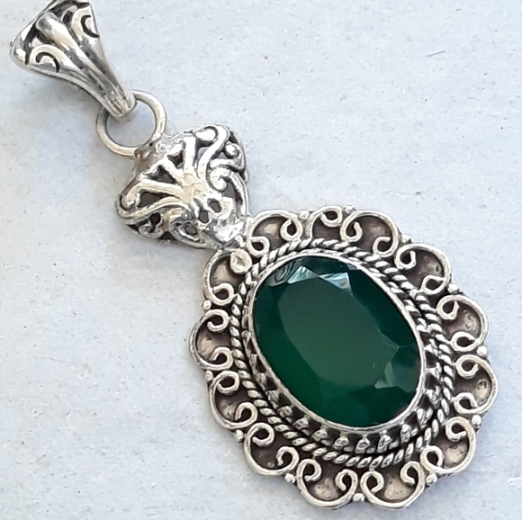 Natural Green Chalcedony Sterling Silver Pendant - Picture 2 of 8